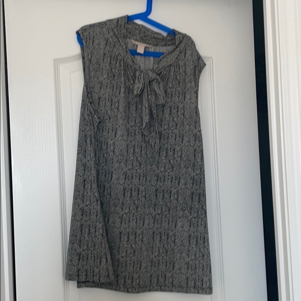 EUC Banana Republic tie neck sleeveless blouse